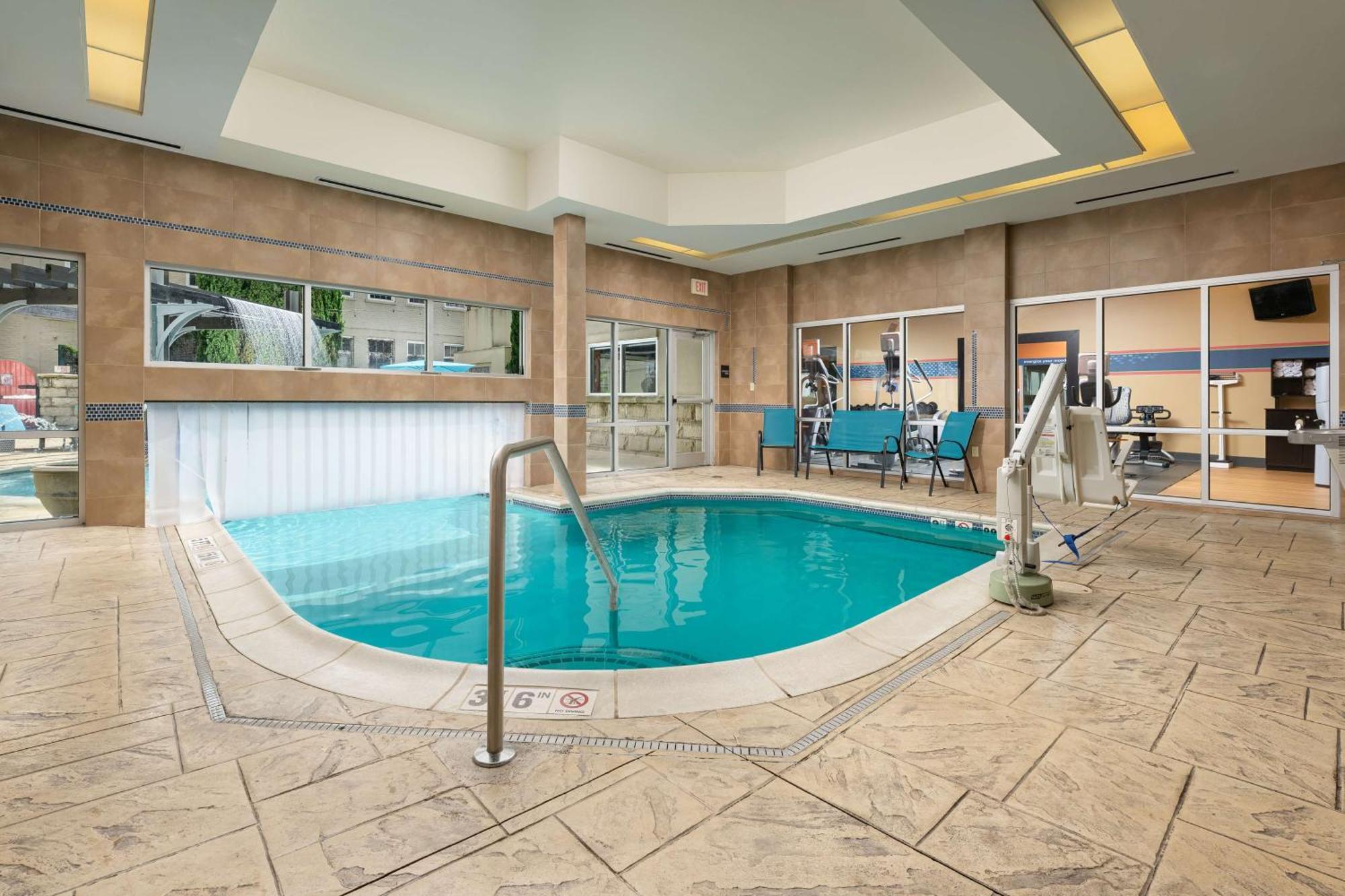 Hampton Inn & Suites Chattanooga Downtown Bagian luar foto
